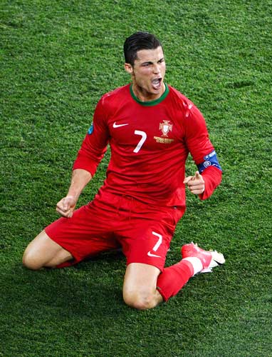 与哪吒等IP、二次元联动，《和平精英》这场潮流大秀玩嗨了