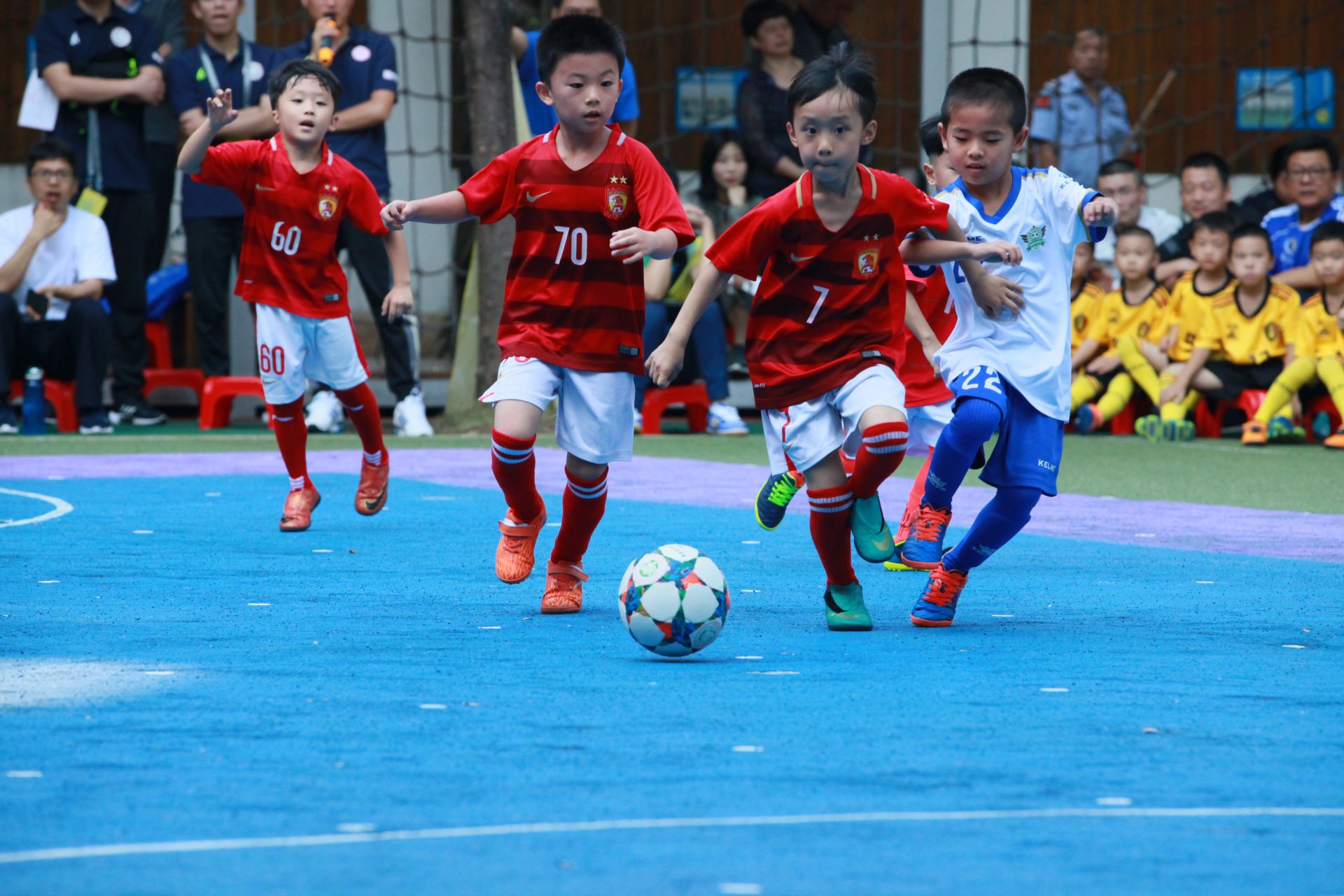 德甲焦点！拜仁主场迎残阵狼堡，28年不败魔咒+凯恩火力全开能否轻松大胜？