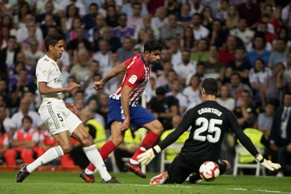 记者：莱斯特城、伊镇、巴黎FC、汉堡有意曼城边卫卡博雷